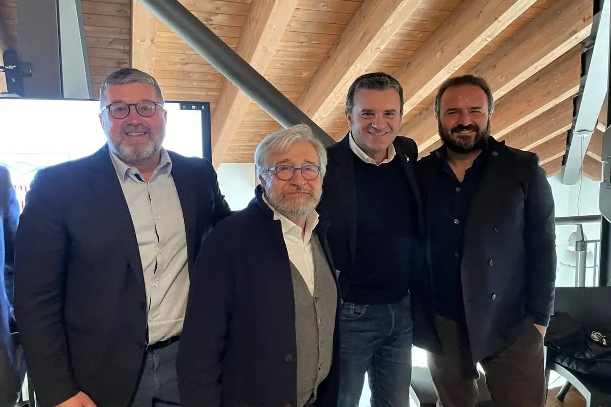 Nella foto da sinistra Jean-Fran&ccedil;ois Coquard, Roberto Lechiancole, Gianmarco Centinaio e Federico Gordin Prime Alture, &ldquo;La Cantina di Milano&rdquo; in collaborazione coi grandi chef